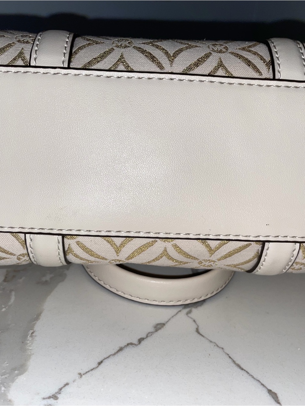 NEW Michael Kors White Gold Duffle Crossbody Bag NWT - Picture 4 of 5